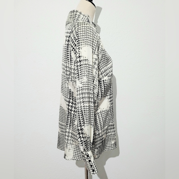 Worthington Women’s Button Down Blouse Size Large Black White Houndstooth Print - Picture 3 of 13